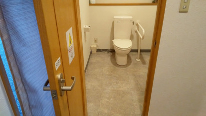 ■別館バリアフリートイレ：バリアフリートイレ完備（別館1階のみ）、車椅子のお客様も安心してご利用いただけます。
