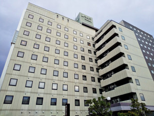 ■外観：当館は10階建ての建物で、浜松駅より徒歩にて約8分程でございます。お車でお越しの場合、浜松インターから約20分程の距離でございます。