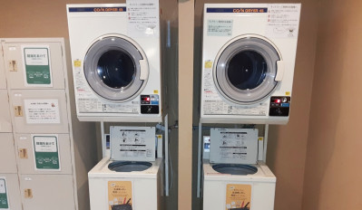 ■ランドリー：男女別で洗濯機、乾燥機が2台ずつございます。