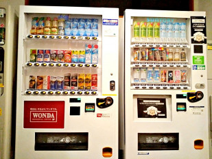 ■自動販売機：1Fに、ソフトドリンク、アルコール、タバコの自動販売機がございます。