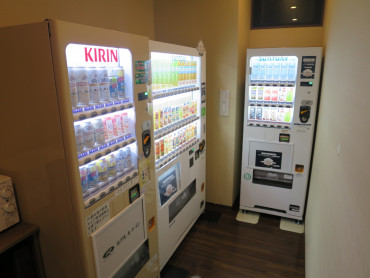 １階自動販売機コーナー